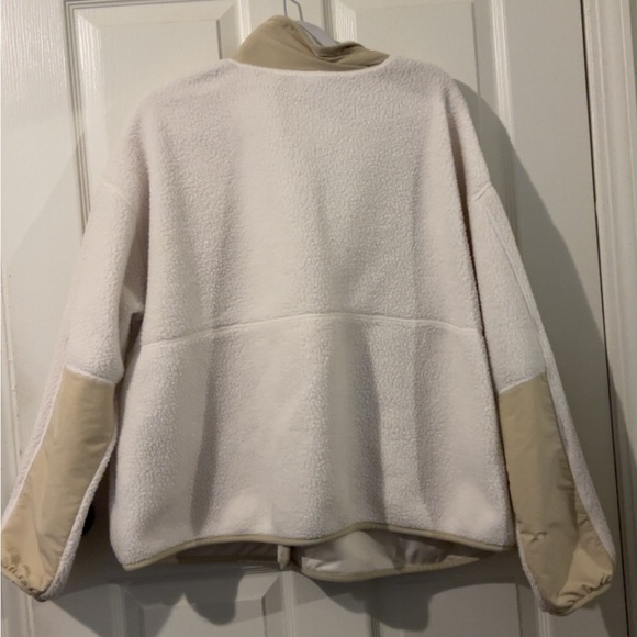 The North Face Fleece Jacket - Picture 2 of 3